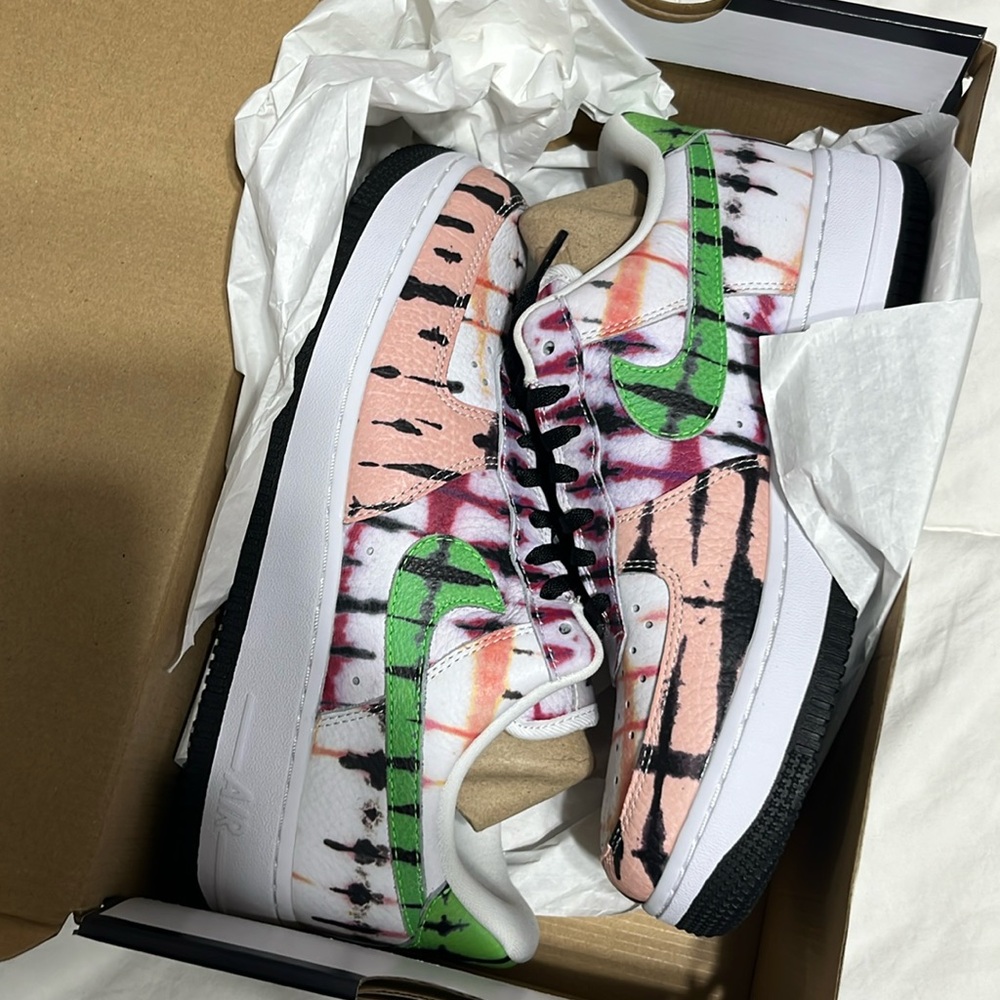 Nike women’s Air Force 1 ‘07 tie dye